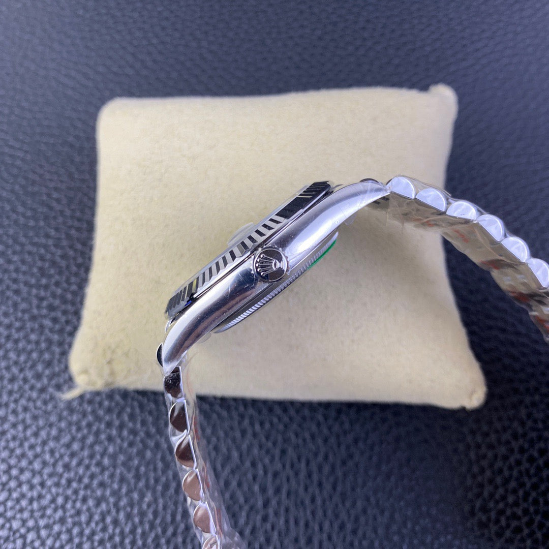 Rolex Date Just Blue Diamonds Dial Jubilee